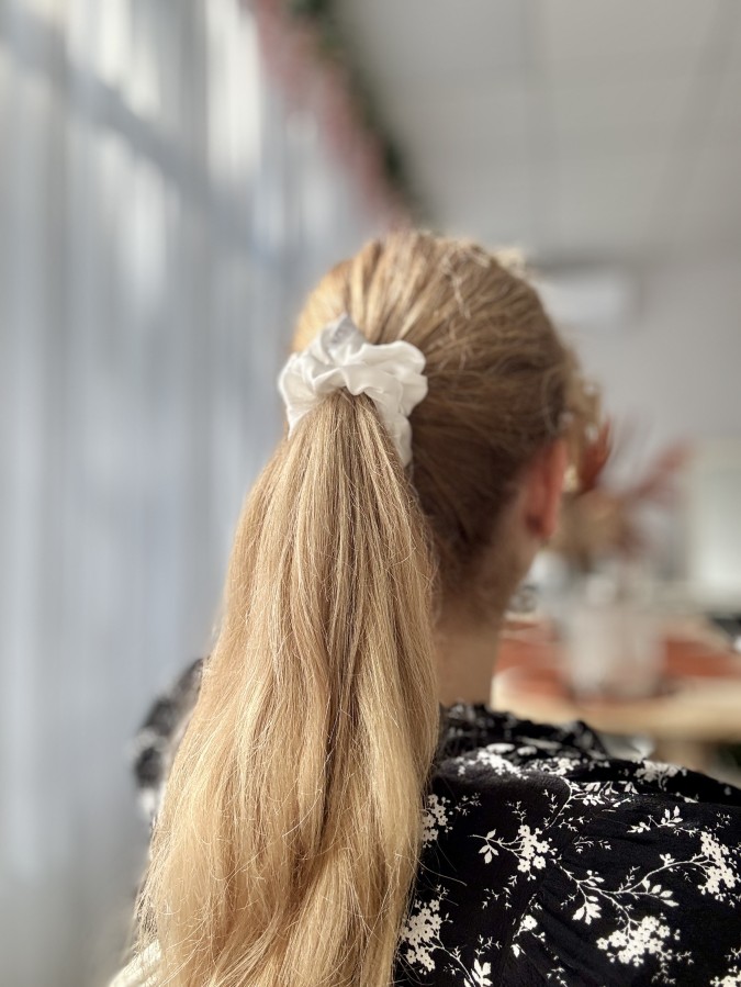 Balta vidutinė šilko gumelė Balta vidutinė šilko gumelė