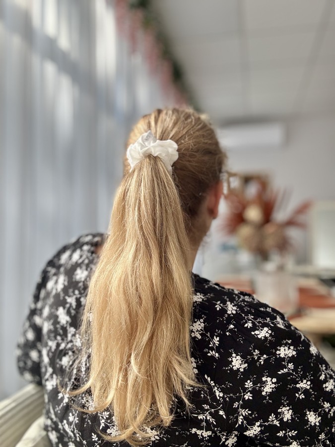 Balta vidutinė šilko gumelė Balta vidutinė šilko gumelė
