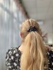 Juoda šilkinė plaukų gumelė su baltais perlo motyvais