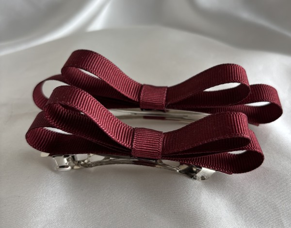 Bordo spalvos siauras ribinis plaukų segtukas