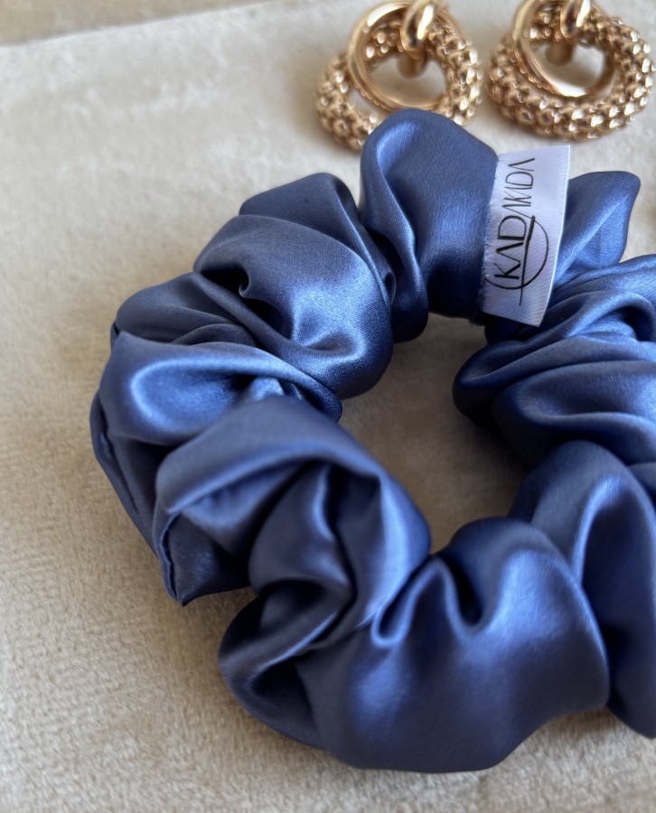 Melsva šilkinė plaukų gumelė