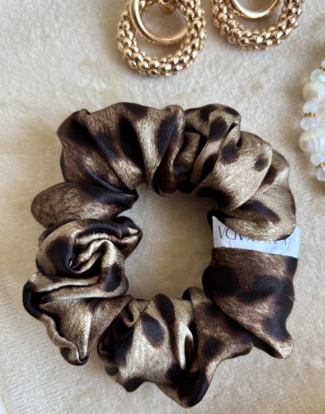 Blizgi tigrinė šilkinė plaukų gumelė